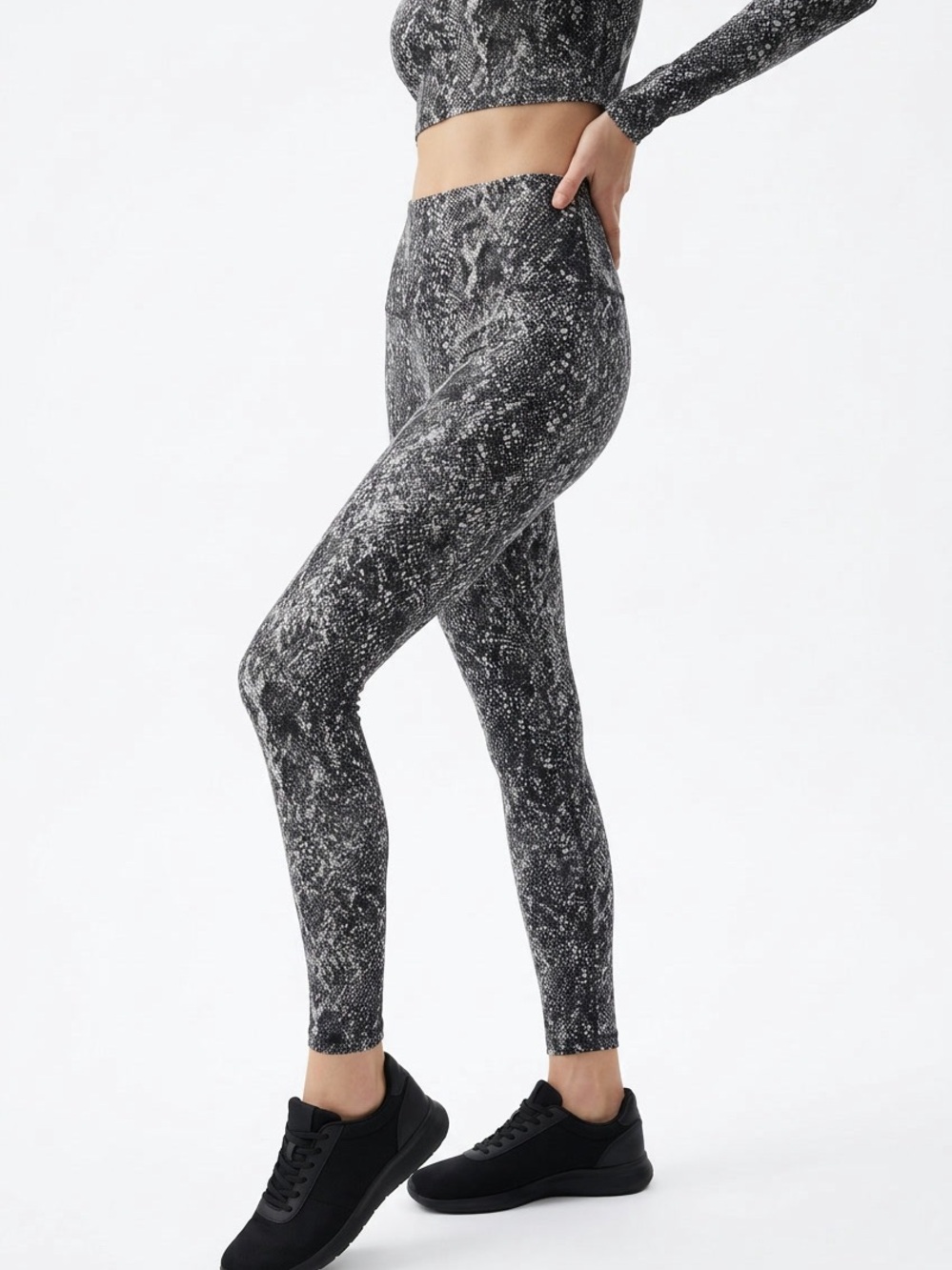 SPANX | High-Rise Black & Gray Snakeskin Printed Leggings Women’s Size Medium